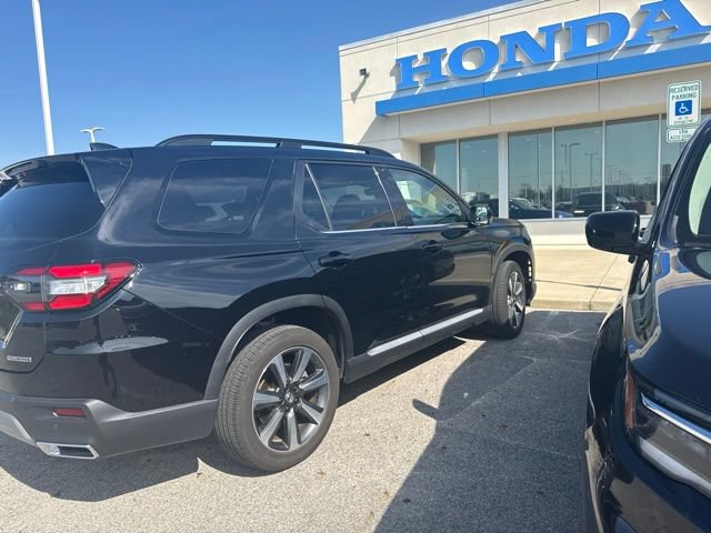 Used 2025 Honda Pilot Touring image 4