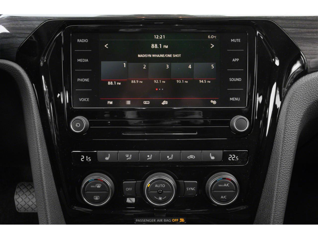 Used 2021 Volkswagen Passat 2.0T SE FWD image 42