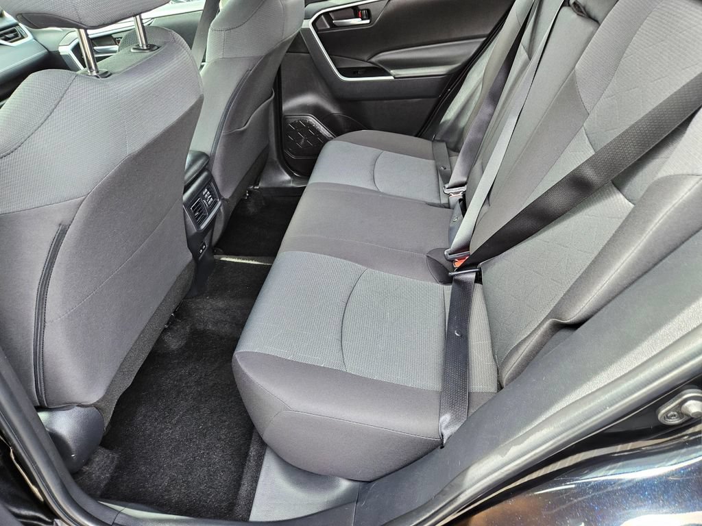Used 2025 Toyota RAV4 XLE AWD/4WD image 18