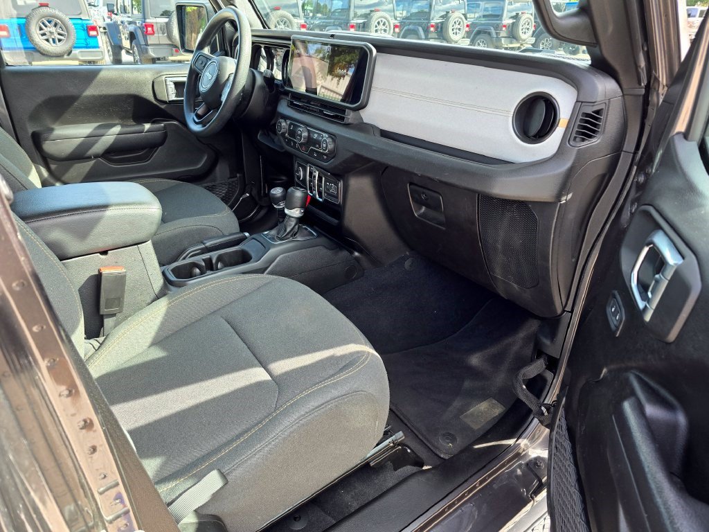 Used 2025 Jeep Gladiator Sport AWD/4WD image 32