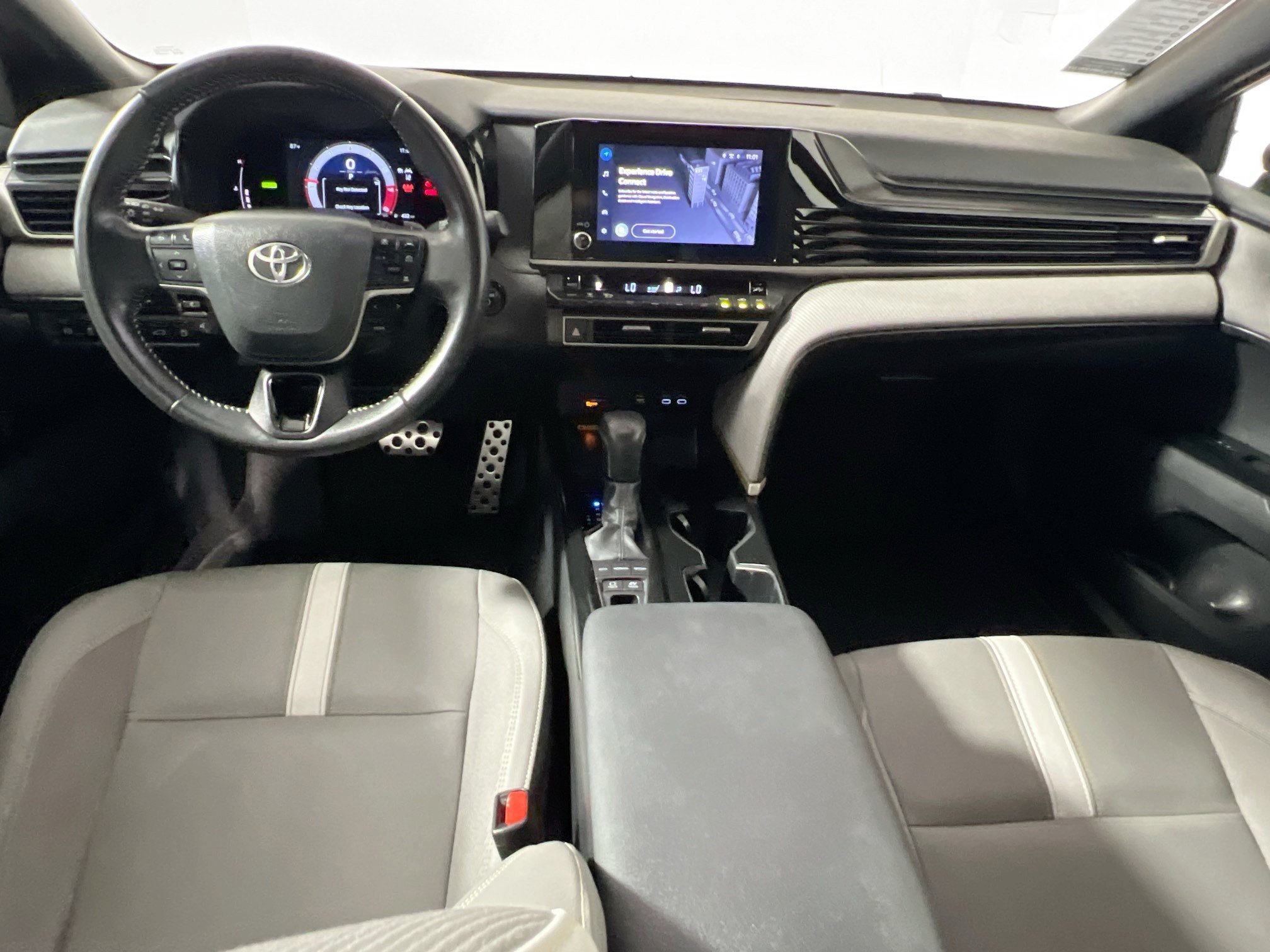 Used 2025 Toyota Camry SE w/ Convenience Package FWD image 28