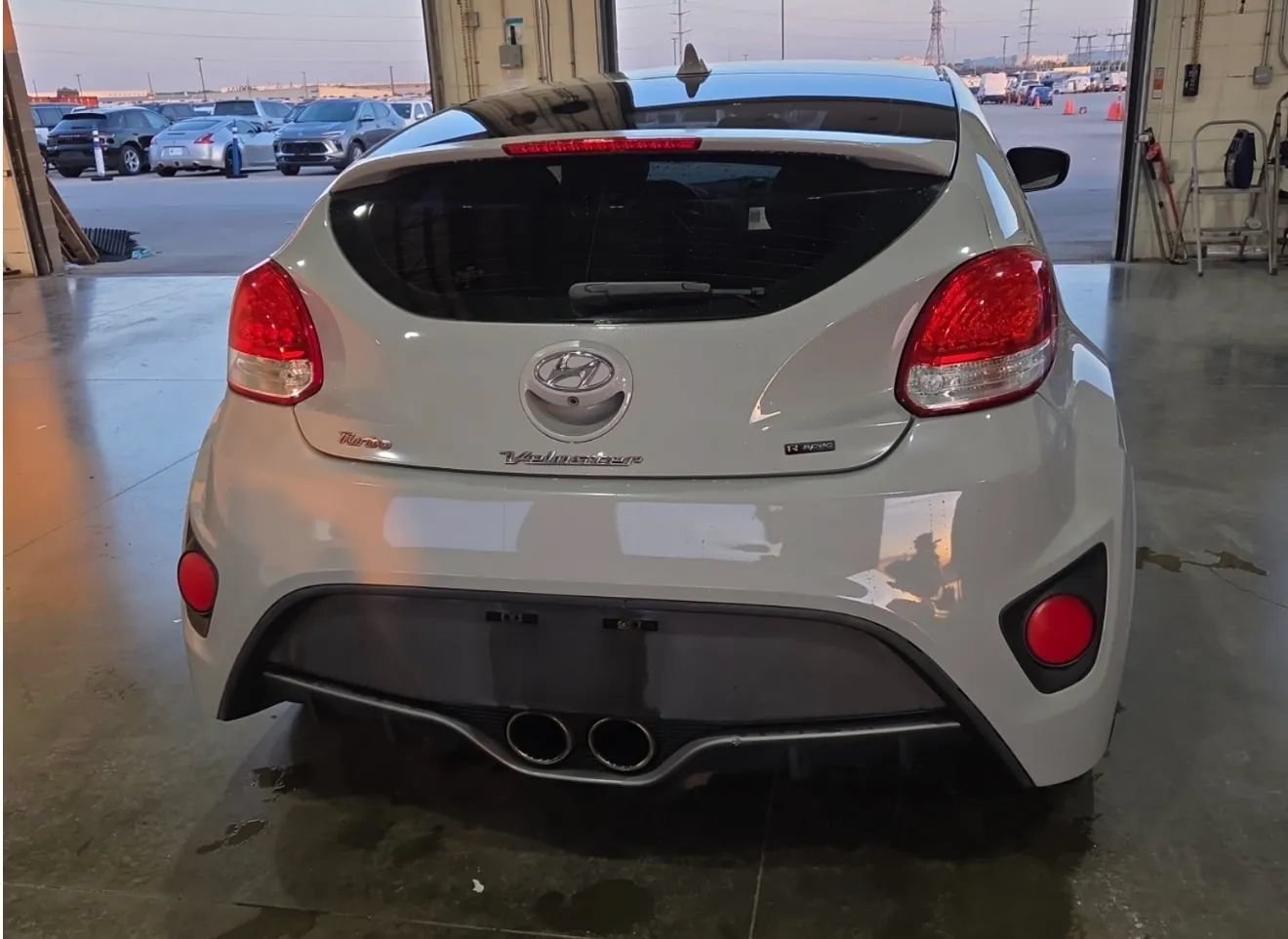 Used 2014 Hyundai Veloster Turbo R-Spec FWD image 3