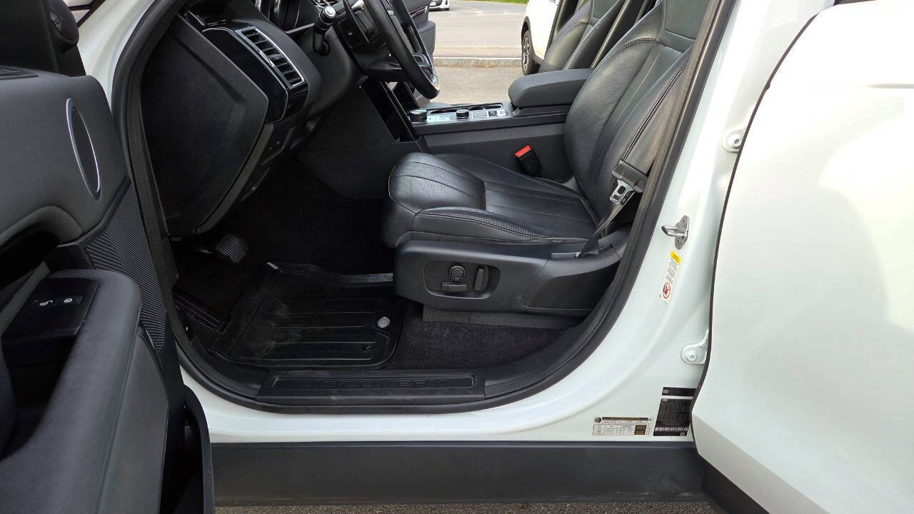 Used 2019 Land Rover Discovery SE AWD/4WD image 25