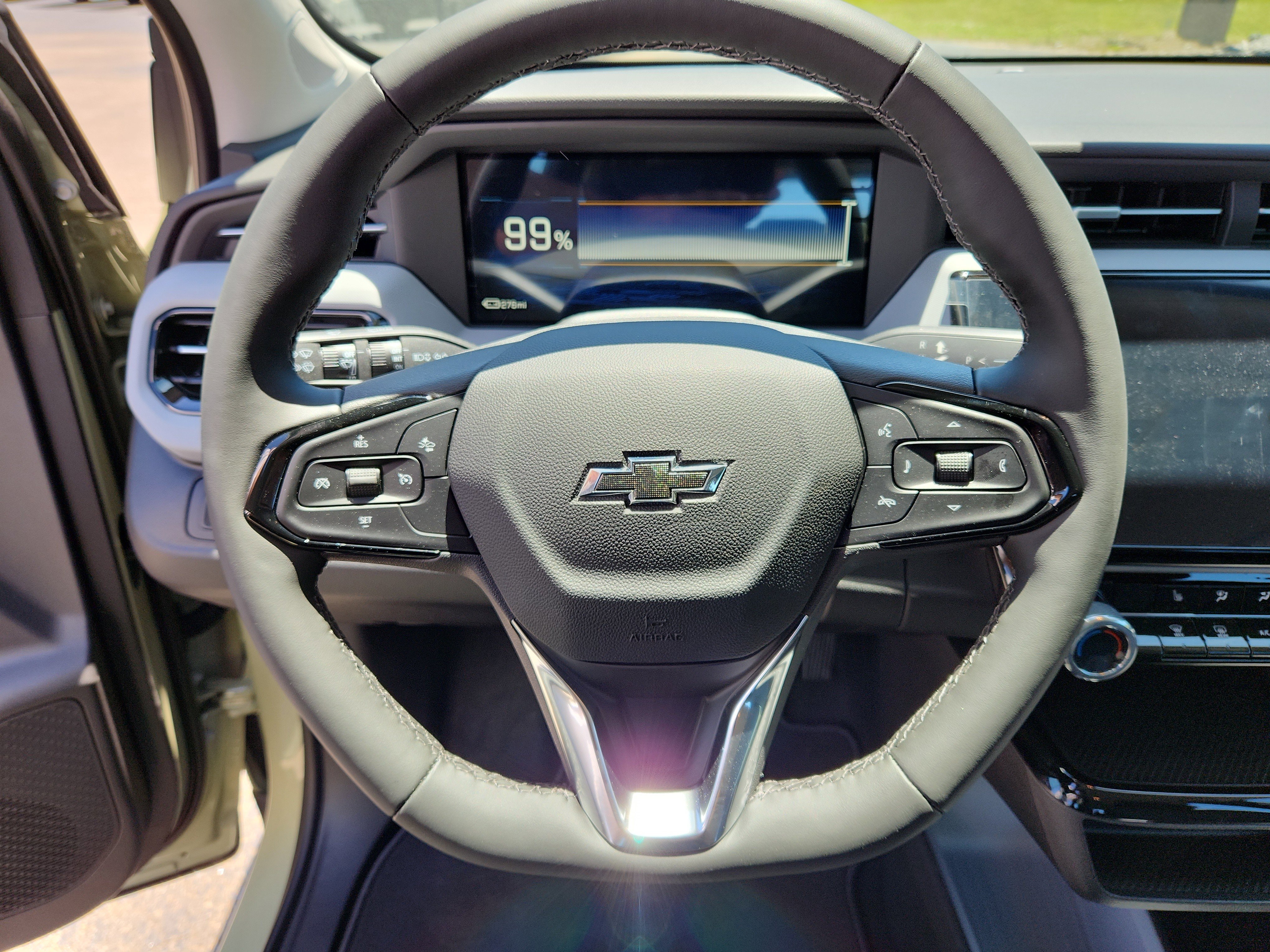 New 2027 Chevrolet Bolt LT w/ Comfort Package FWD image 13
