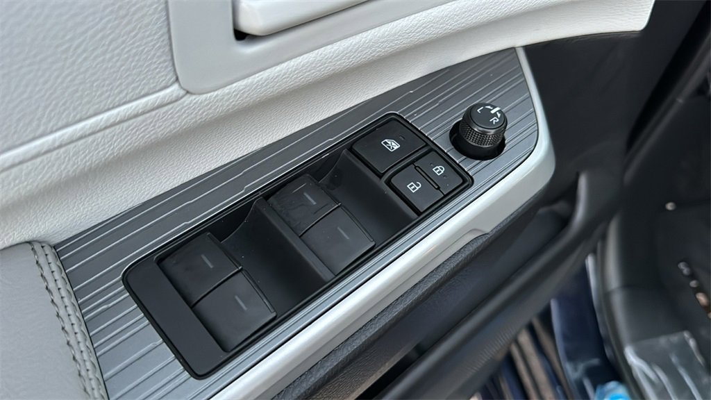 New 2026 Toyota Sienna LE image 15