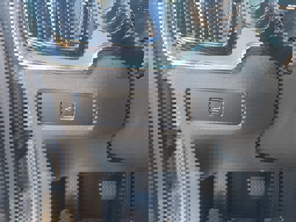 Used 2025 Volvo V60 B5 Cross Country Ultra w/ Climate Package image 14