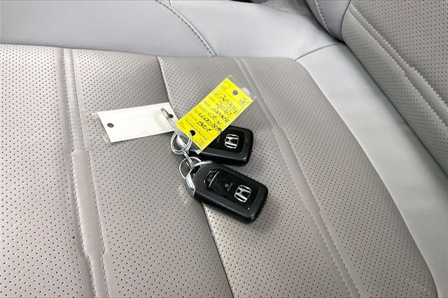 Used 2020 Honda CR-V Touring image 14