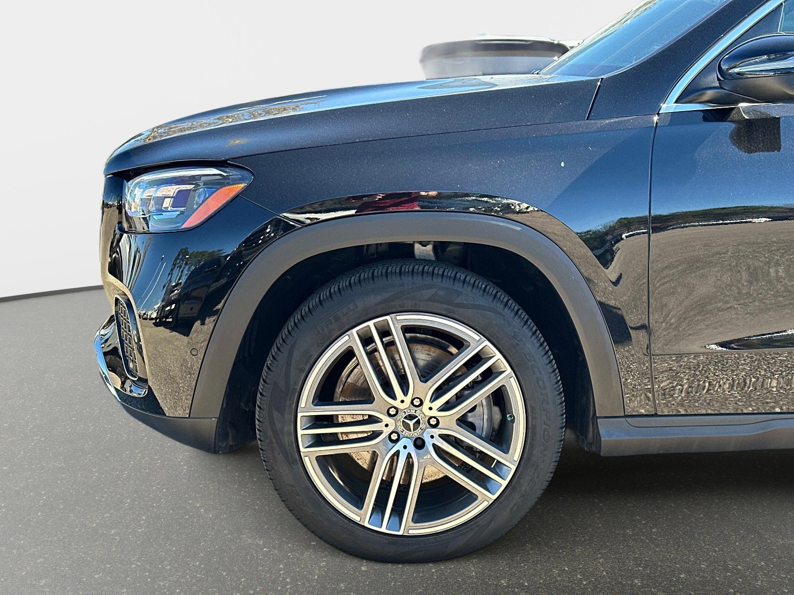 Certified 2025 Mercedes-Benz GLS 450 4MATIC image 10