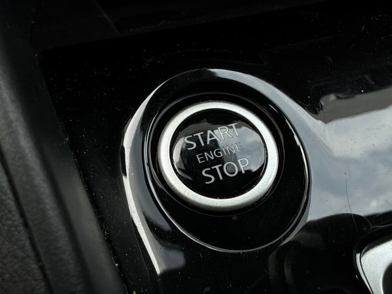 Used 2025 Nissan Versa SV FWD image 22