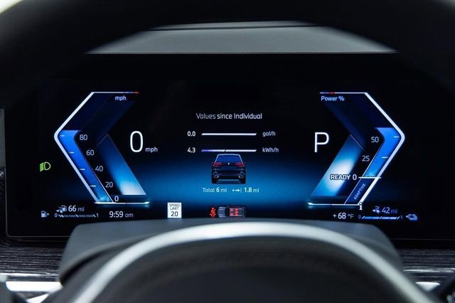 New 2026 BMW X5 xDrive50e w/ Executive Package image 2