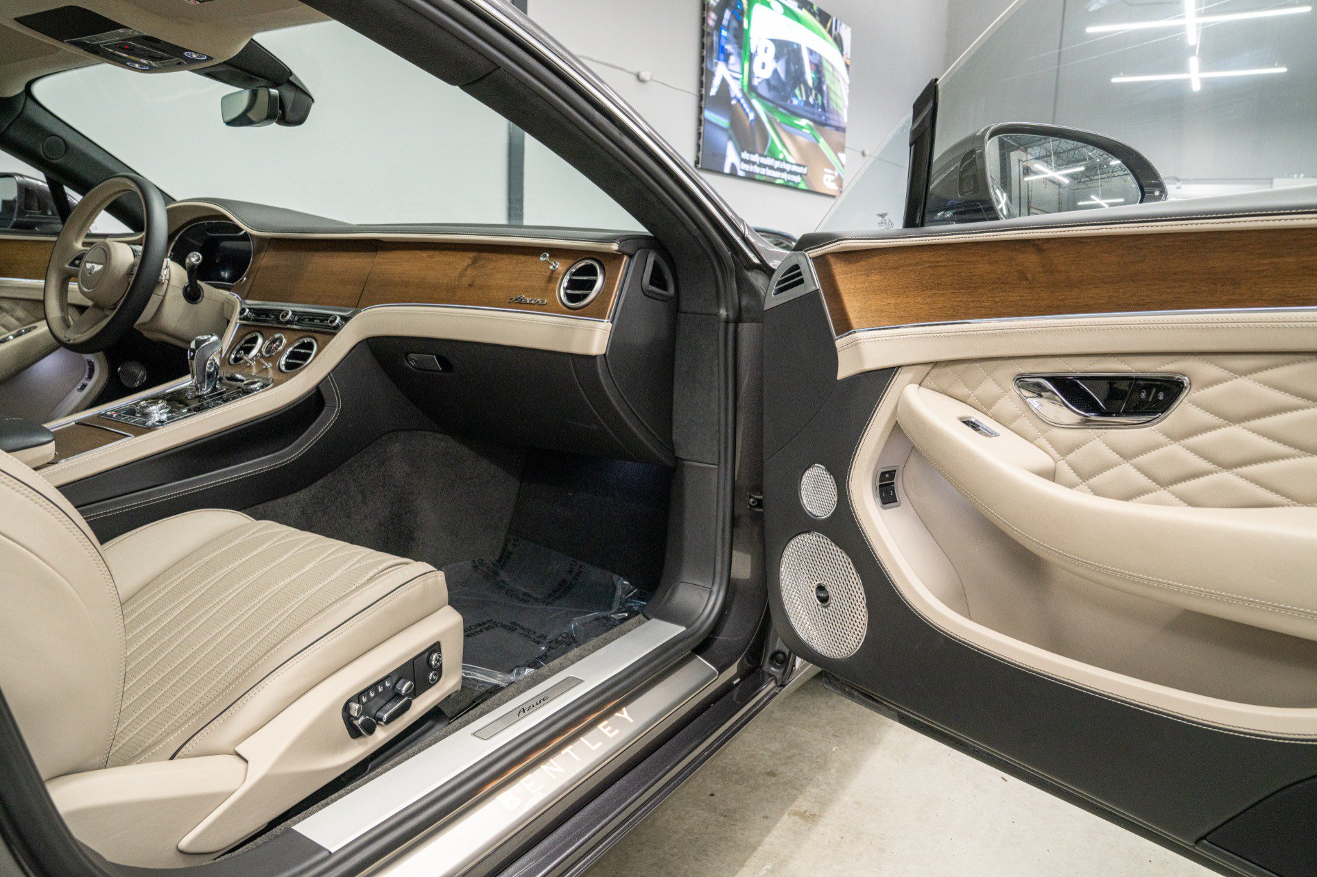 Used 2024 Bentley Continental GT V8 AWD/4WD image 33