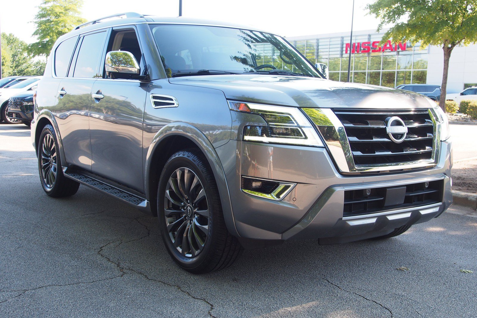 Used 2023 Nissan Armada Platinum w/ Captain's Chairs Package AWD/4WD image 1