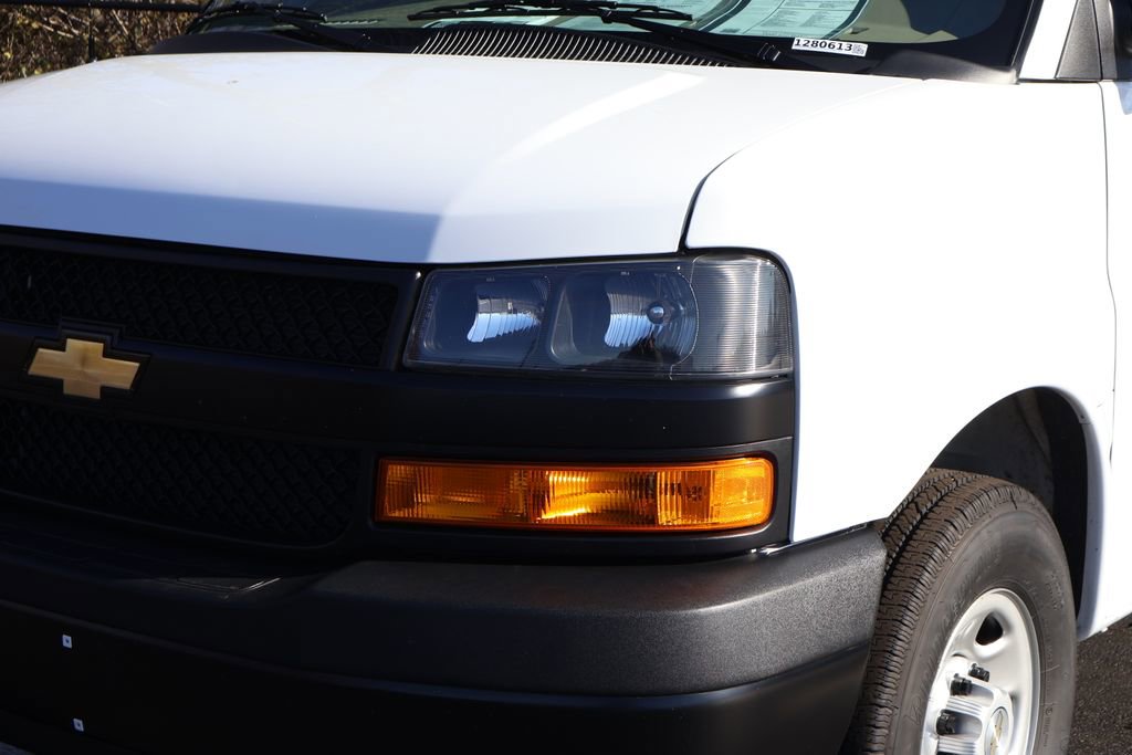 Used 2022 Chevrolet Express 3500 w/ Driver Convenience Package image 3