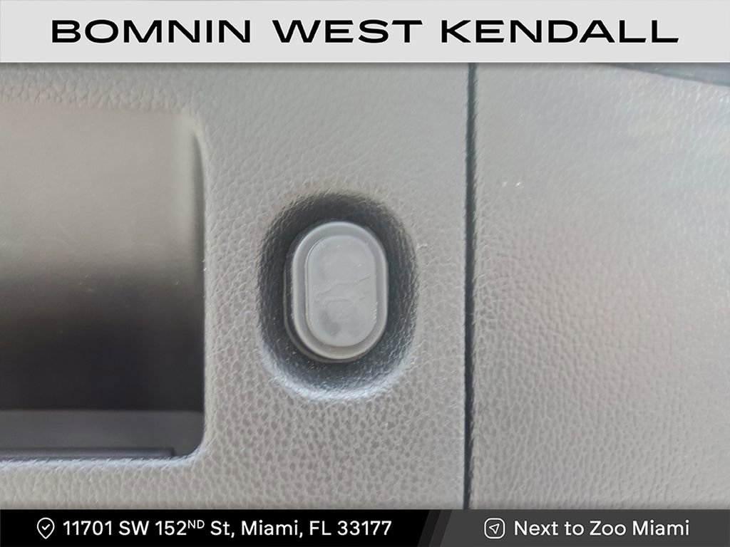 Used 2019 Cadillac Escalade ESV Premium Luxury image 12