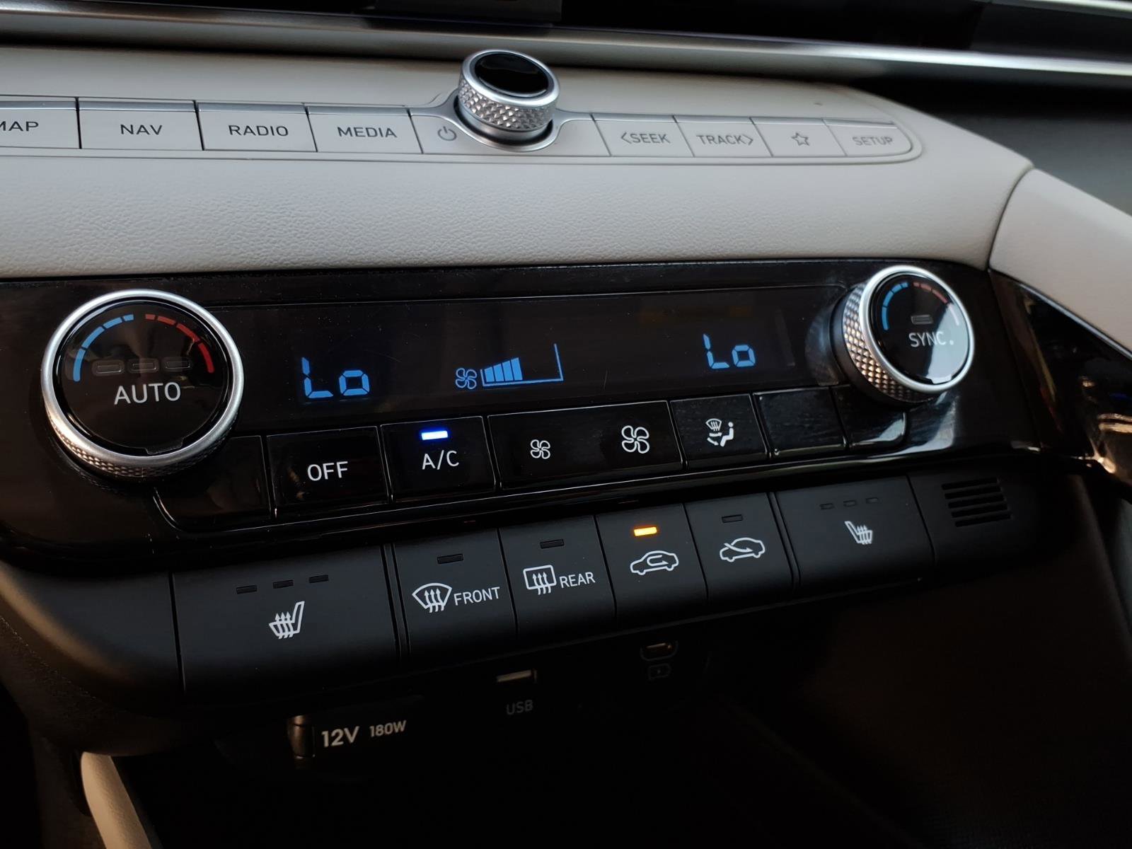 Certified 2025 Hyundai Elantra Limited FWD image 25