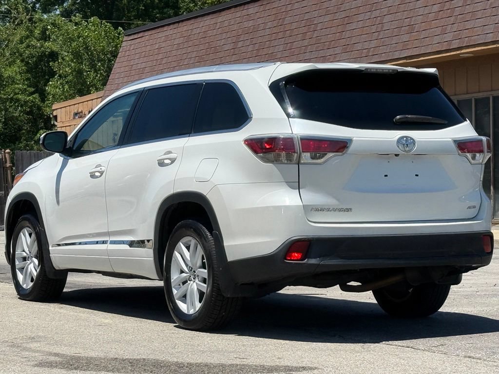 Used 2016 Toyota Highlander LE AWD/4WD image 3