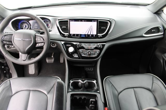 Used 2025 Chrysler Pacifica Limited FWD image 20