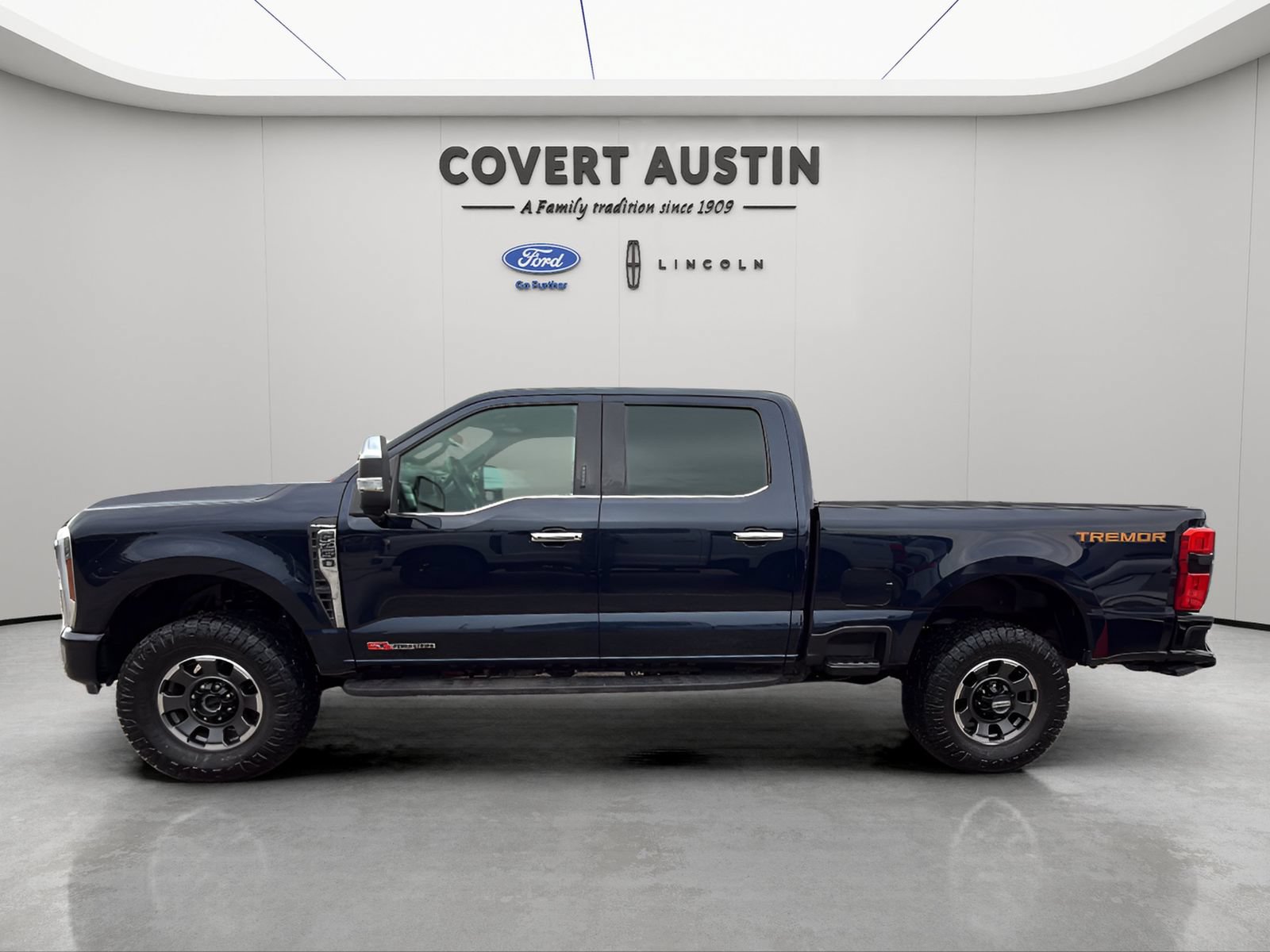 Certified 2024 Ford F250 Platinum w/ Tremor Off-Road Package AWD/4WD image 3