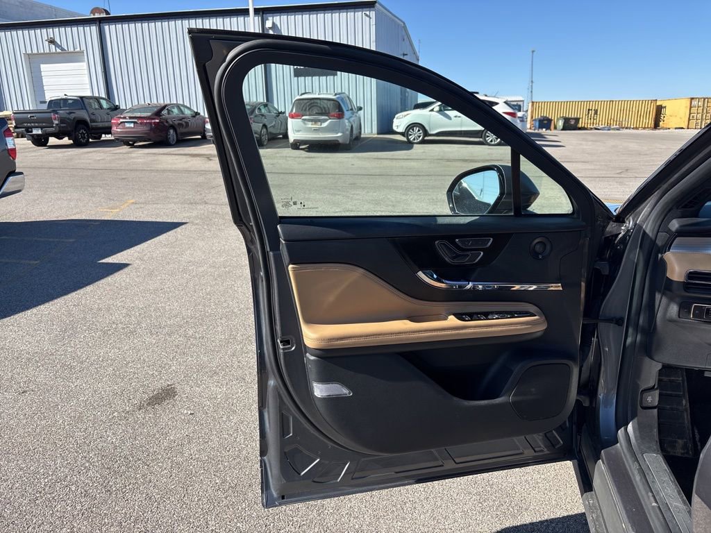 Used 2021 Lincoln Corsair Reserve image 29