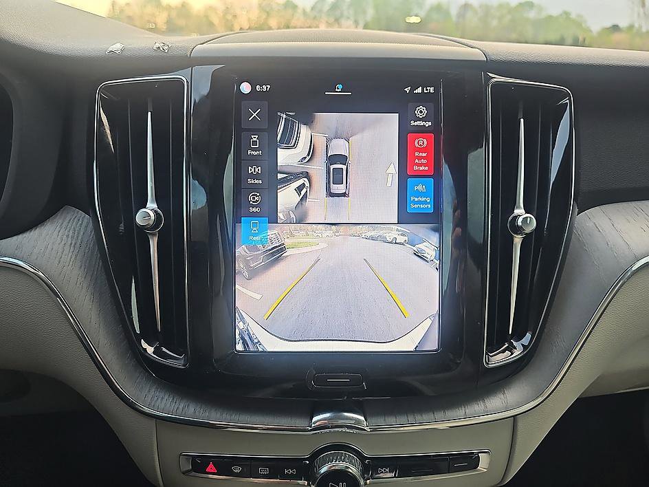 Used 2024 Volvo XC60 B5 Plus w/ Protection Package Premier image 28