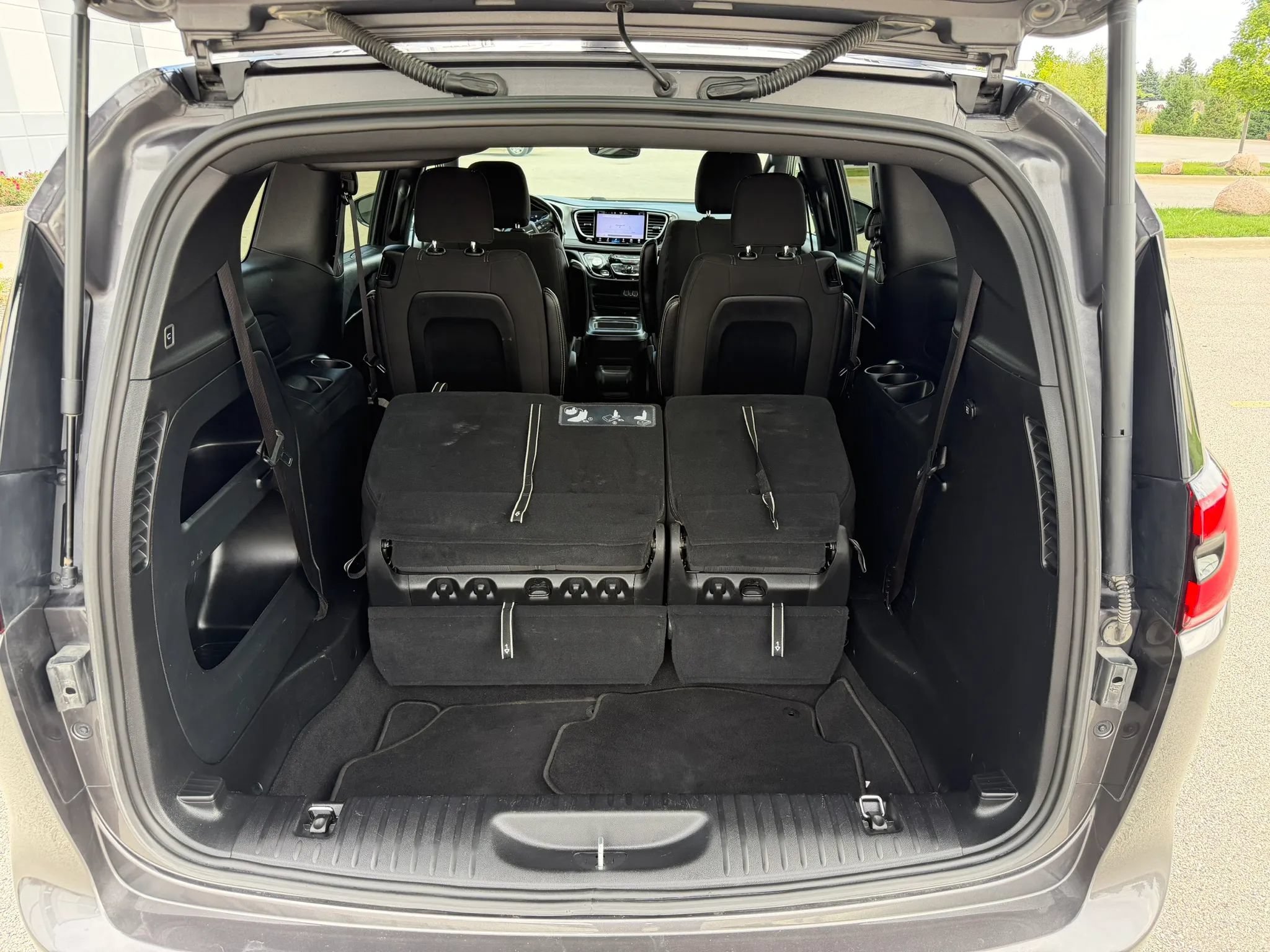 Used 2021 Chrysler Pacifica Touring w/ S Appearance Package FWD image 27