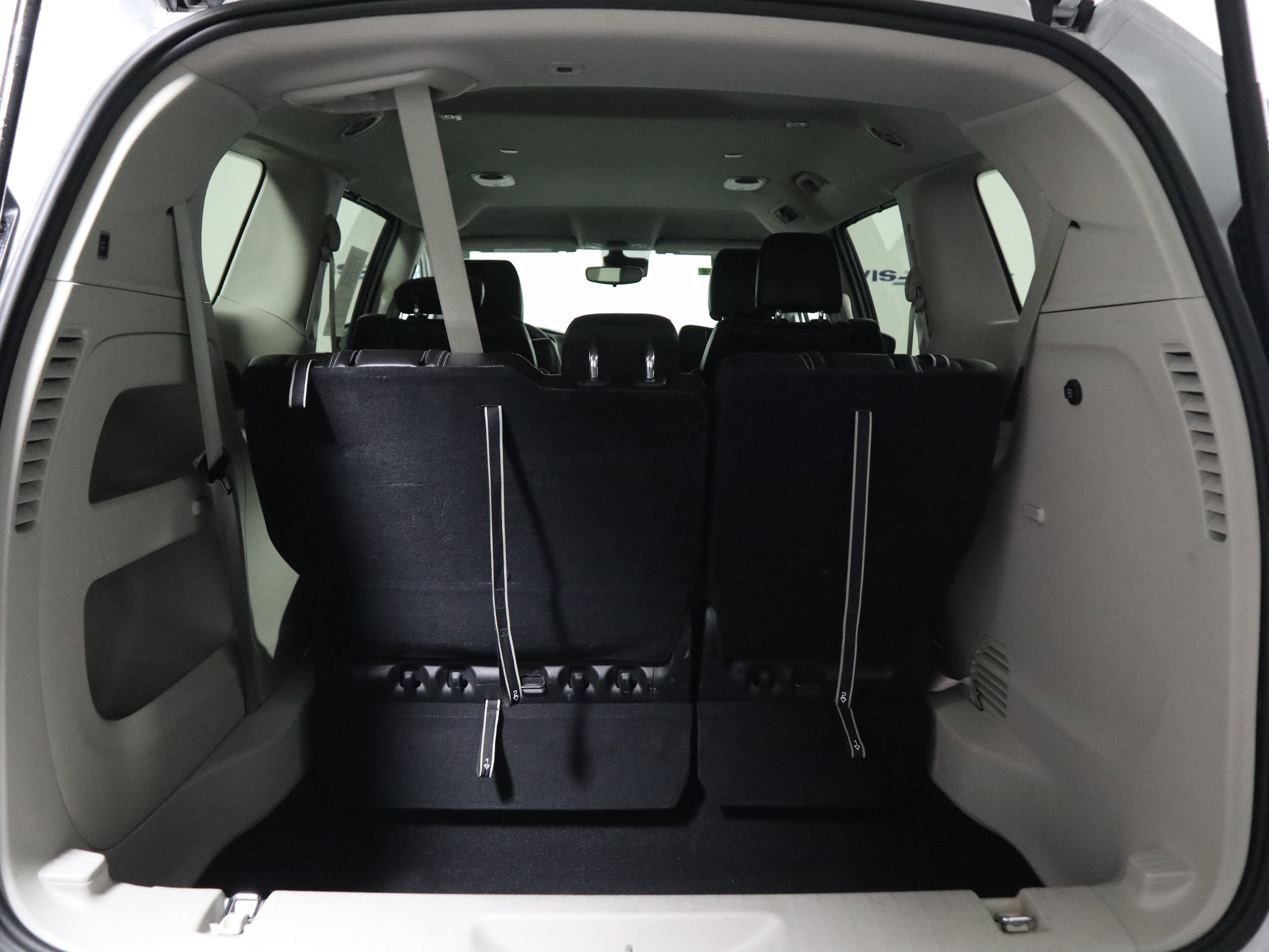 Used 2024 Chrysler Pacifica Touring-L FWD image 8