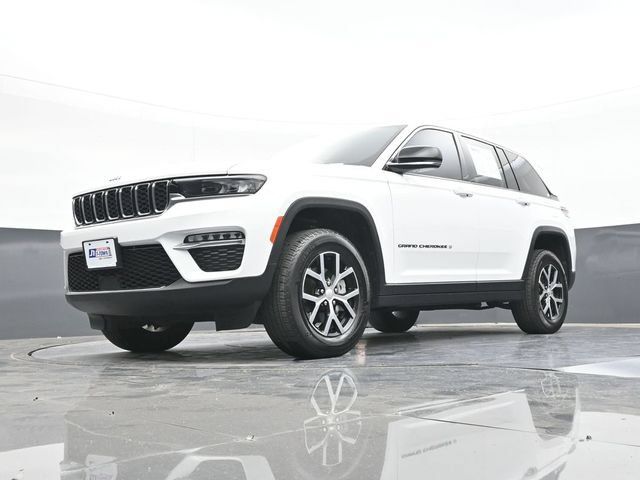 Used 2024 Jeep Grand Cherokee Limited w/ Trailer Tow Package AWD/4WD image 56