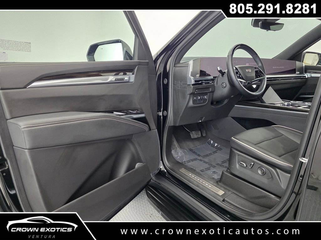Used 2025 Cadillac Escalade ESV Premium Luxury RWD image 27