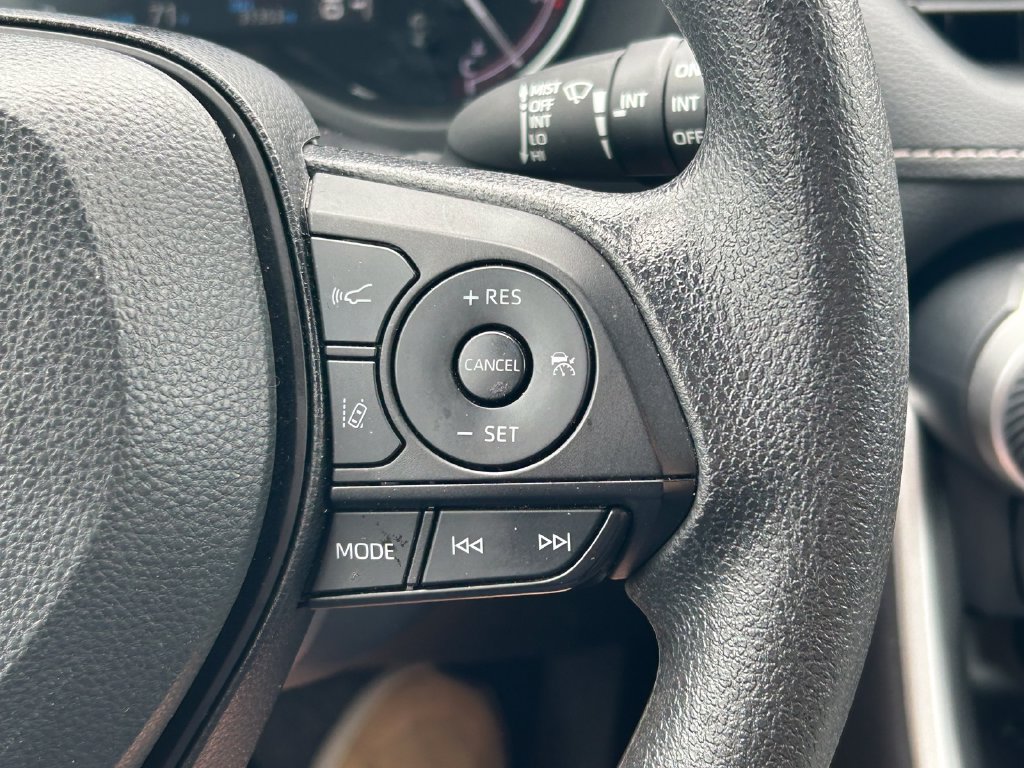 Used 2025 Toyota RAV4 XLE FWD image 35