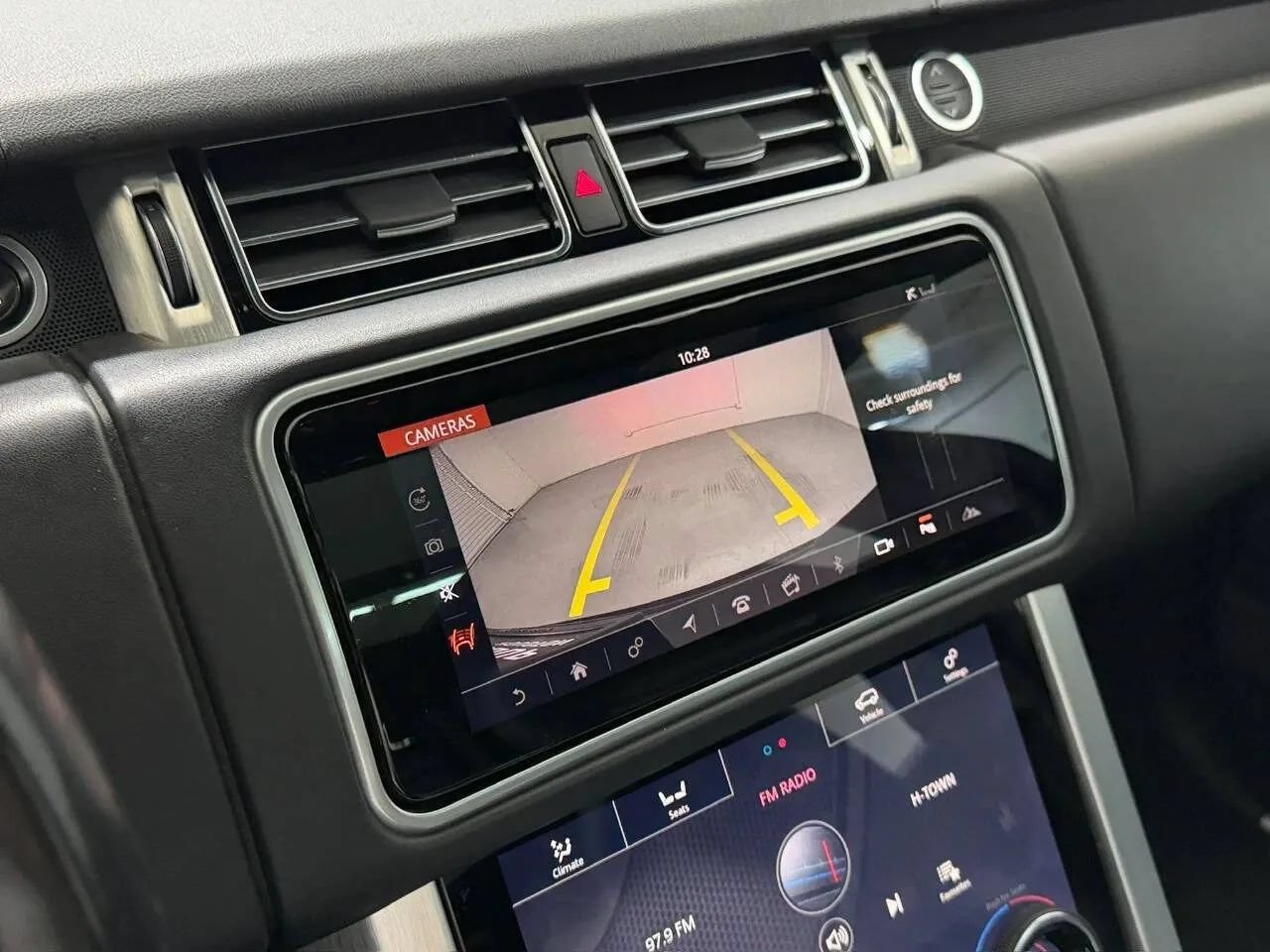 Used 2018 Land Rover Range Rover Supercharged AWD/4WD image 24
