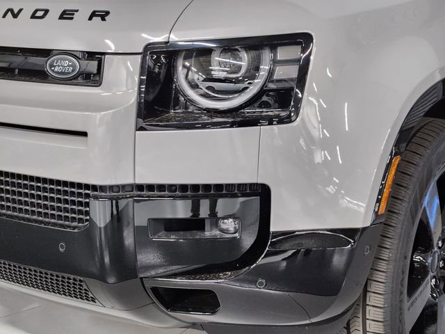 New 2026 Land Rover Defender 130 X-Dynamic SE image 11