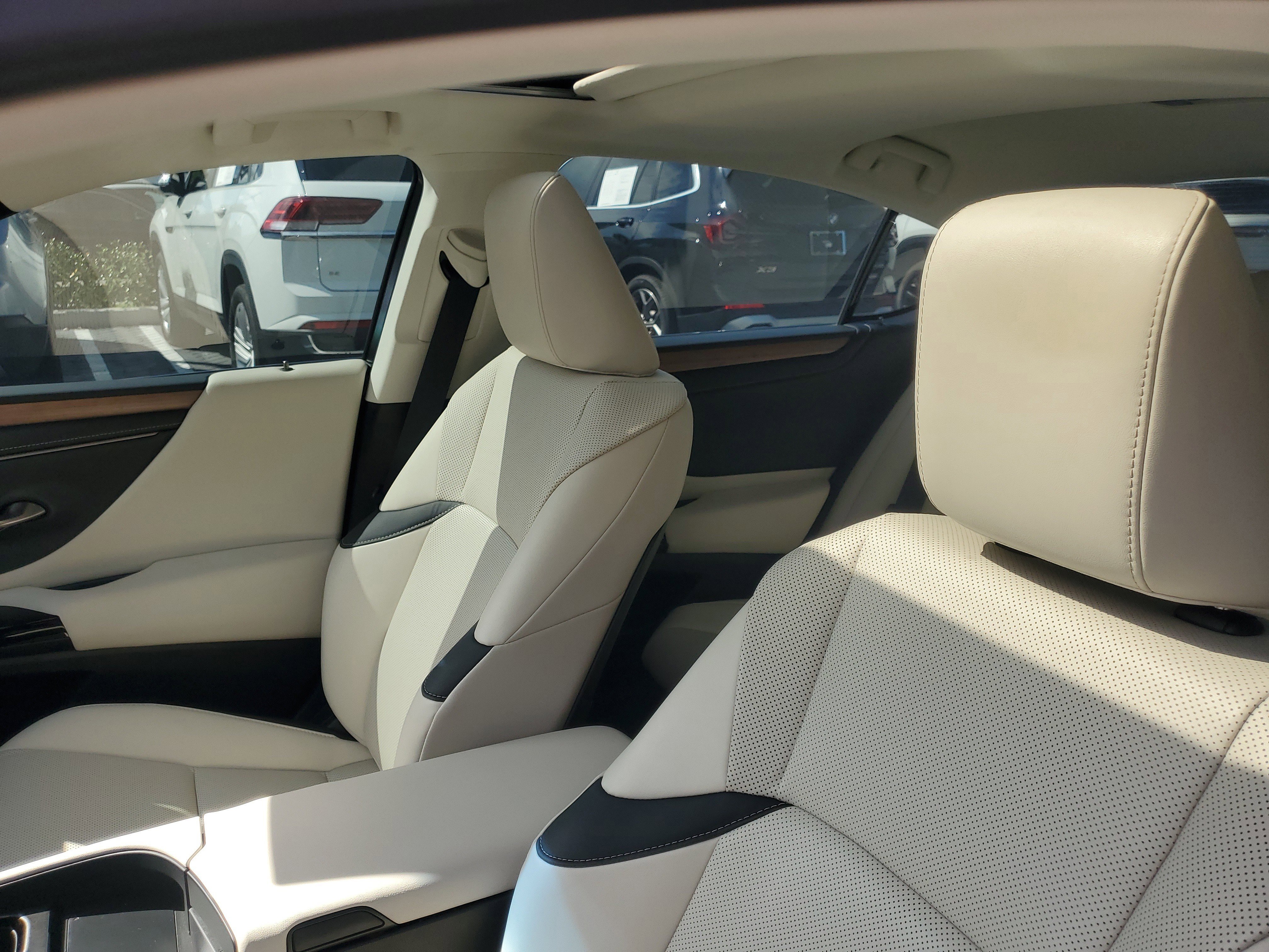 Used 2023 Lexus ES 300h w/ Premium Package image 19