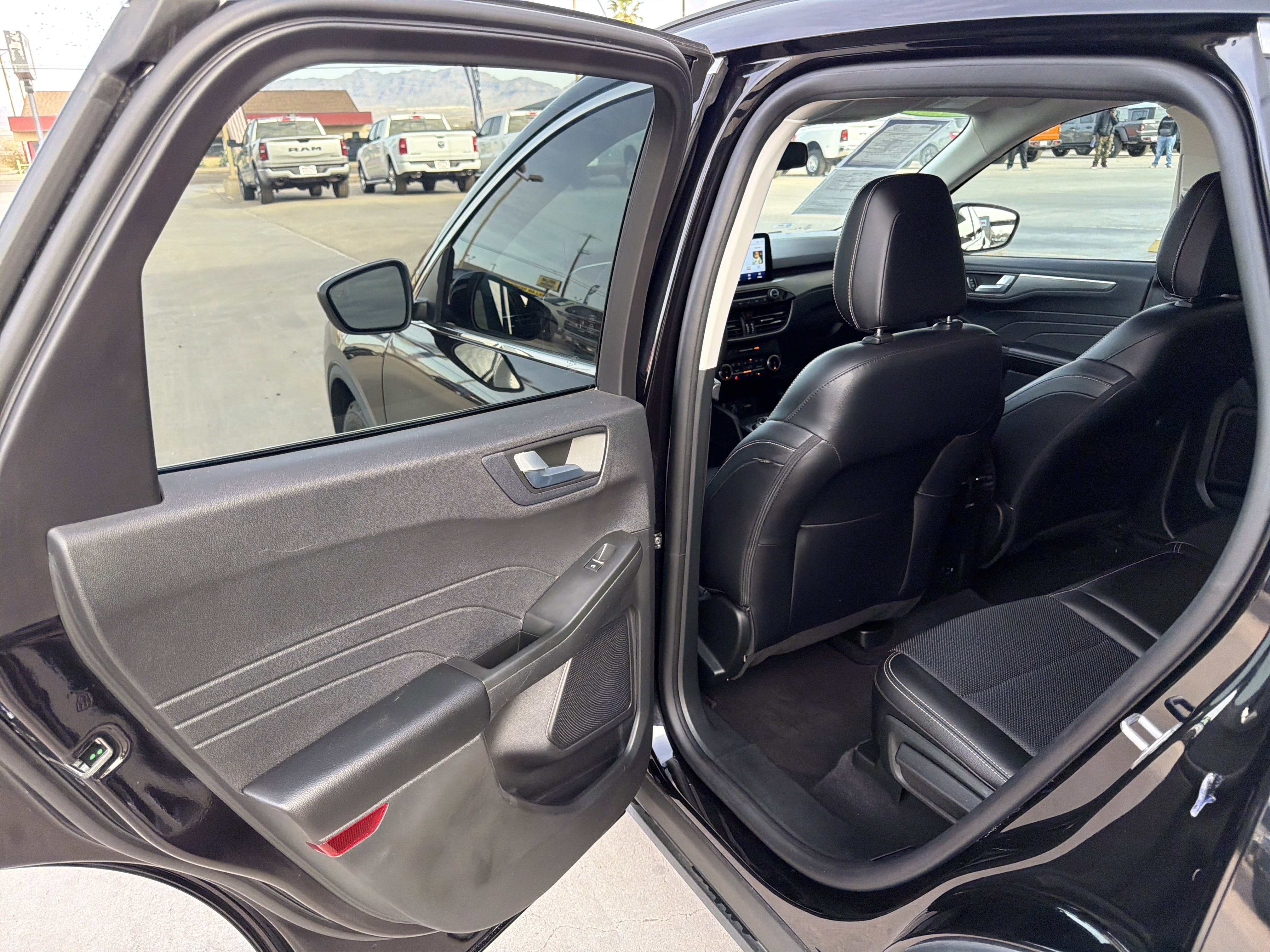 Used 2022 Ford Escape Titanium w/ Class II Trailer Tow Package image 9