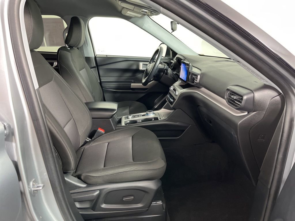 Used 2023 Ford Explorer XLT image 7