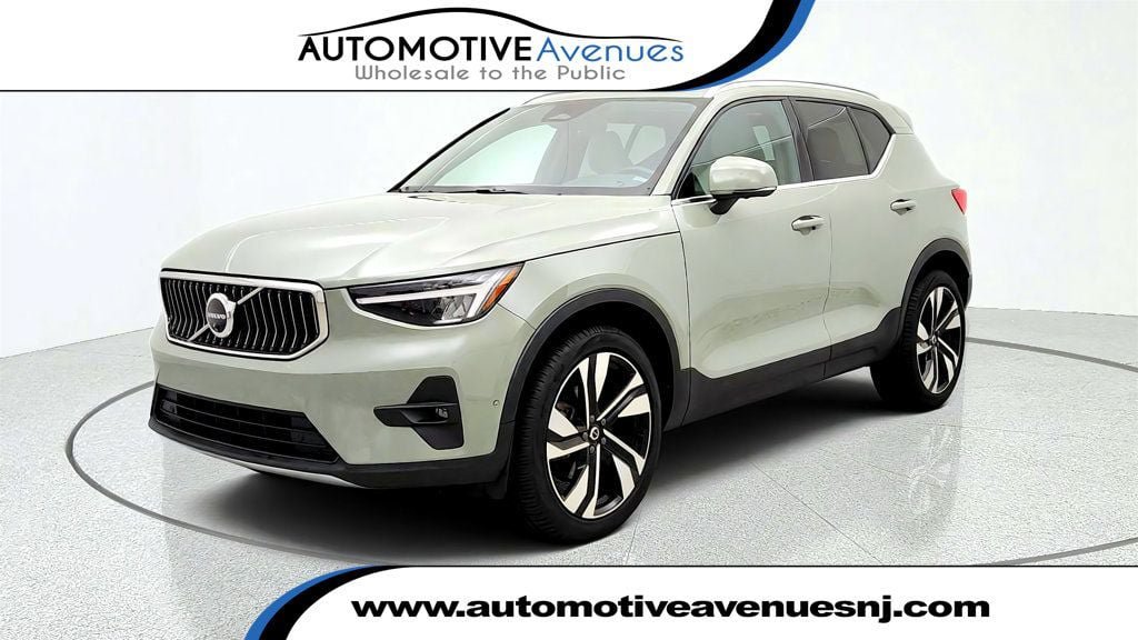 Used 2024 Volvo XC40 B5 Plus w/ Protection Package Premier AWD/4WD image 1