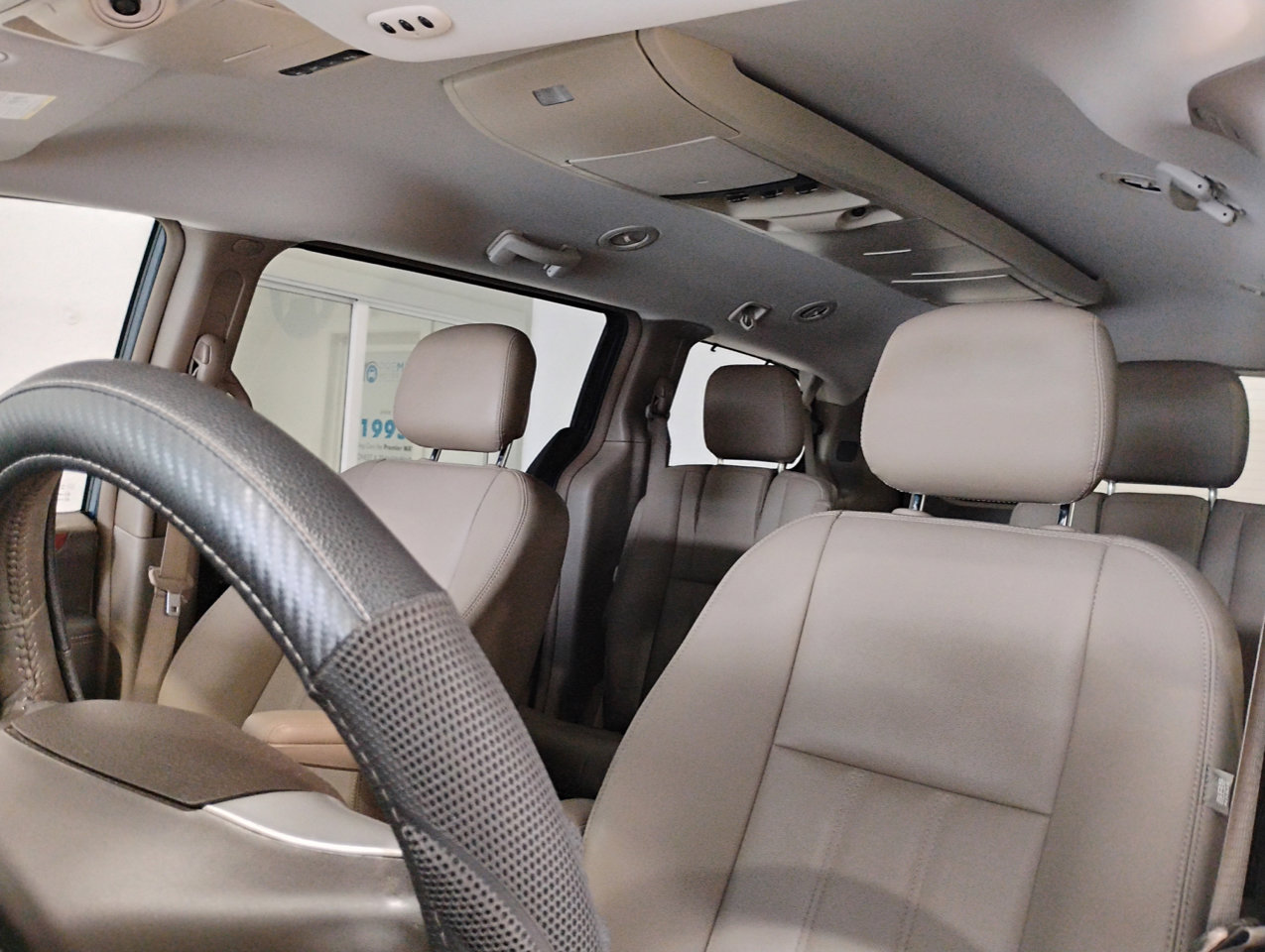 Used 2016 Chrysler Town & Country Touring image 69