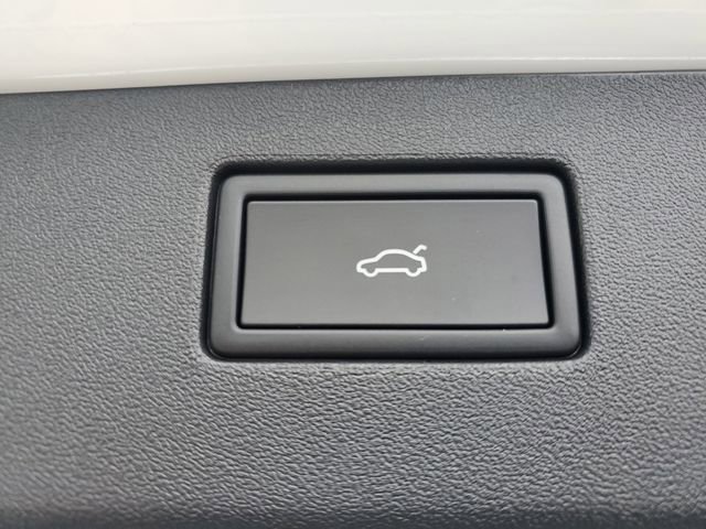 New 2026 Volkswagen Tiguan SEL R-Line image 10