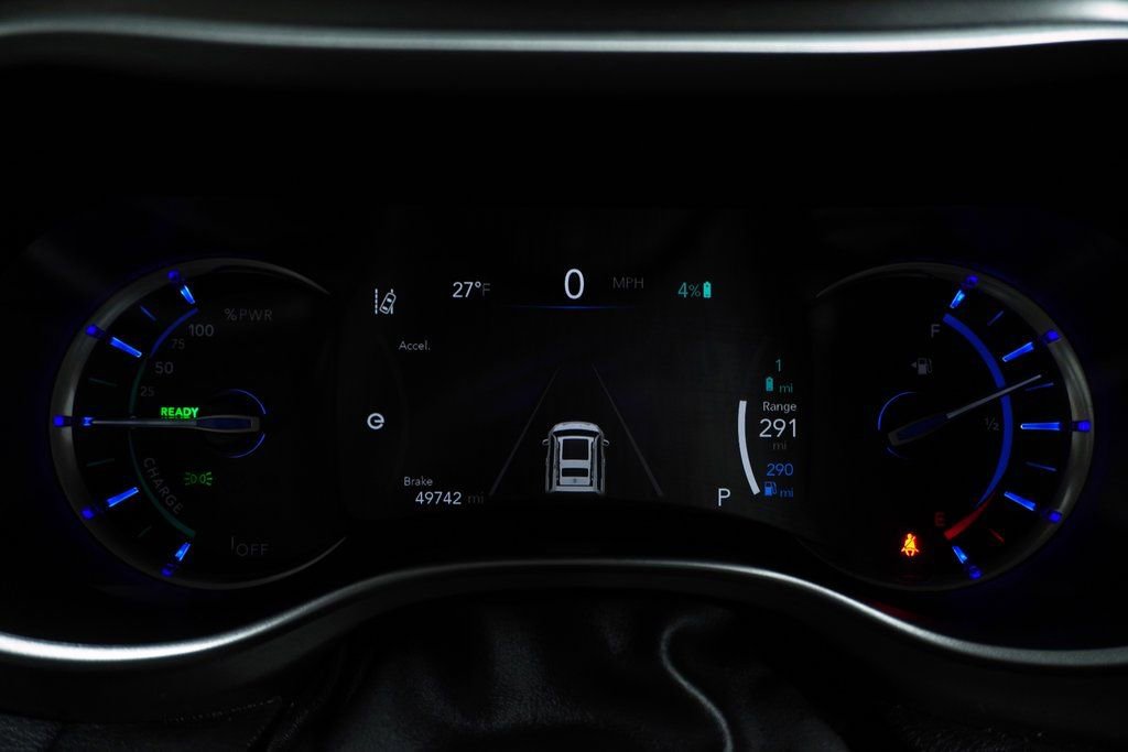 Used 2022 Chrysler Pacifica Touring-L w/ Uconnect Theater Family Group image 28