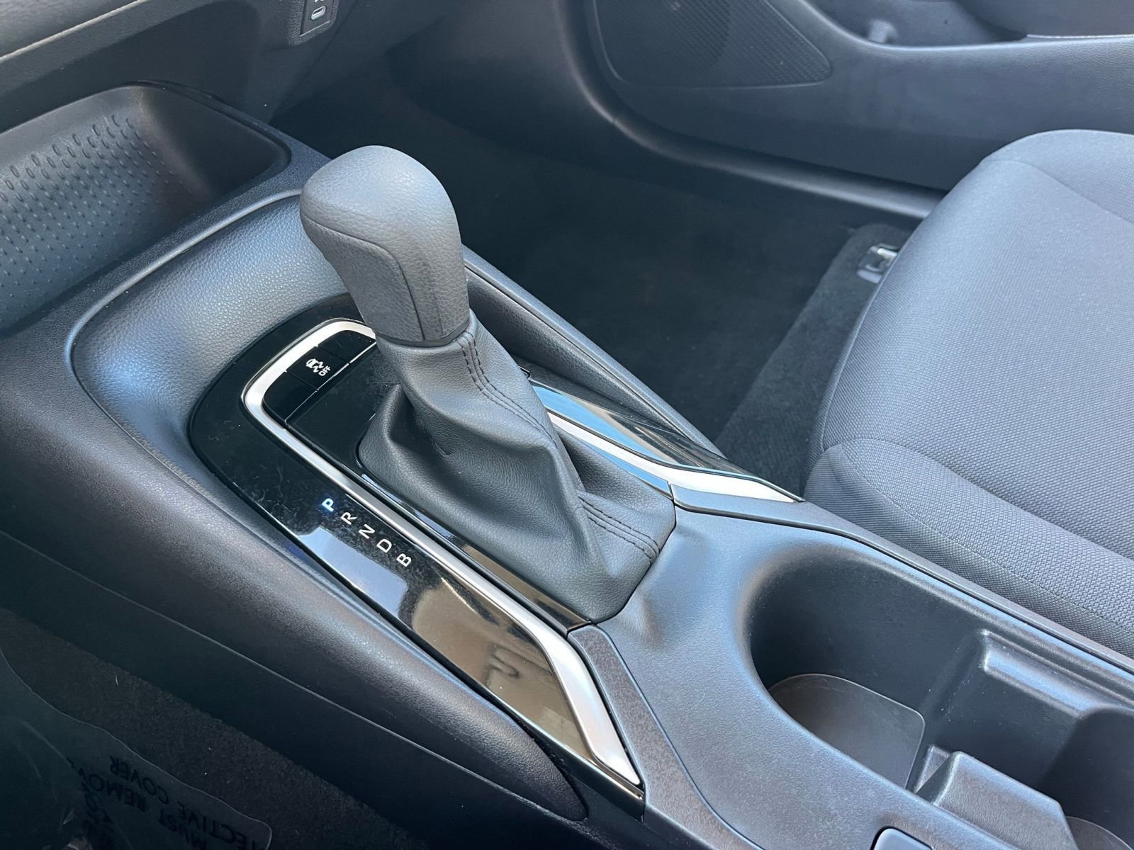 Used 2025 Toyota Corolla LE FWD image 40