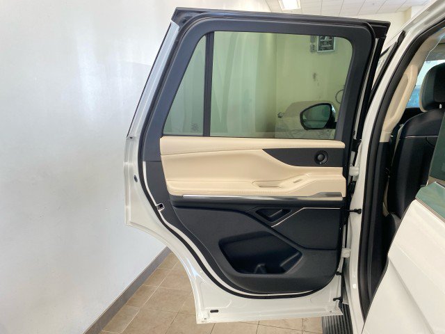 New 2027 Lincoln Navigator Premiere AWD/4WD image 11