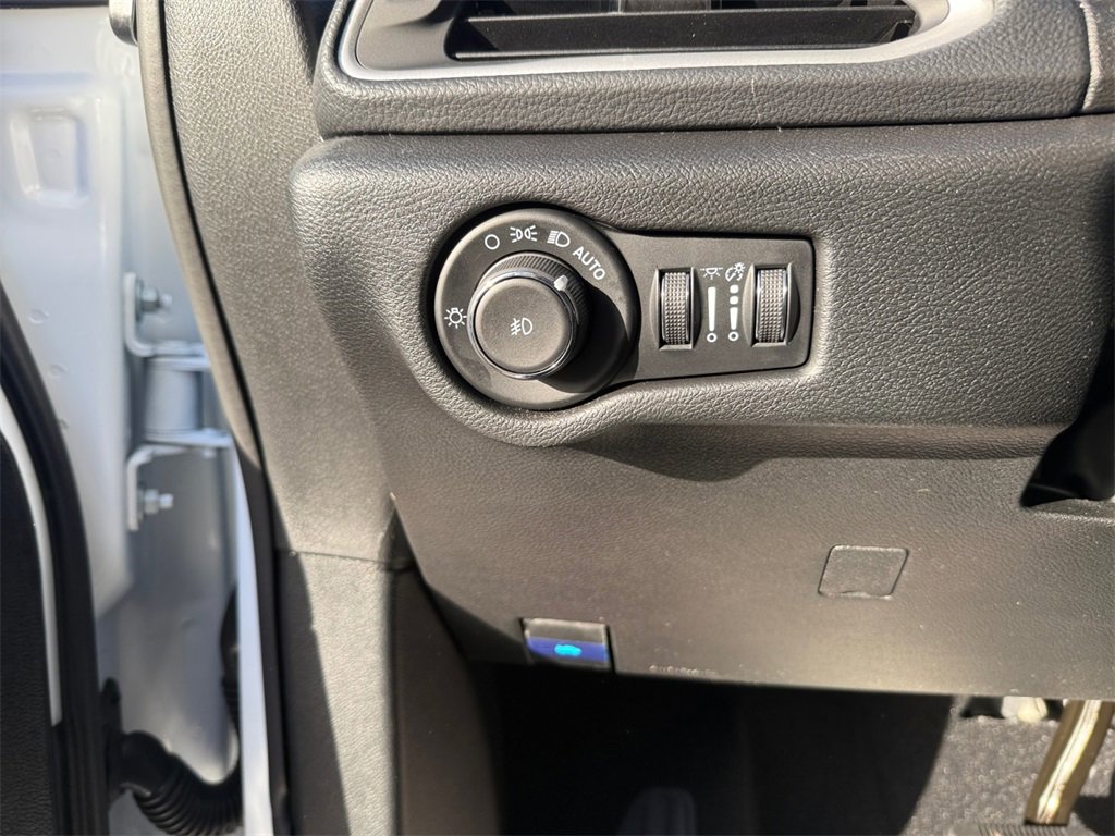 New 2026 Chrysler Pacifica Select image 17