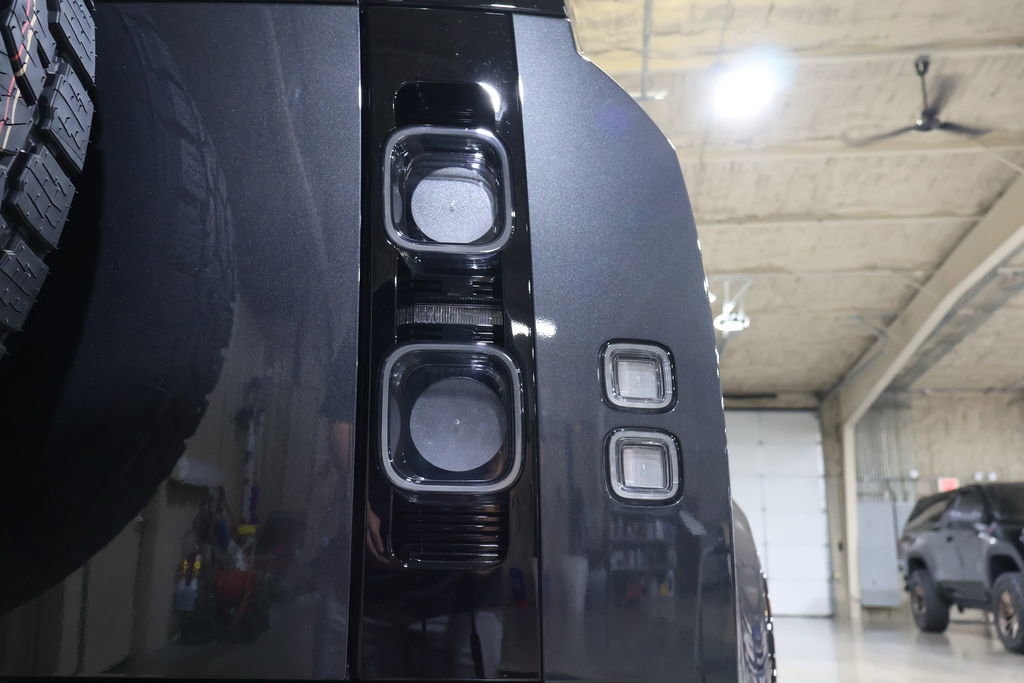 Used 2025 Land Rover Defender 130 V8 image 74