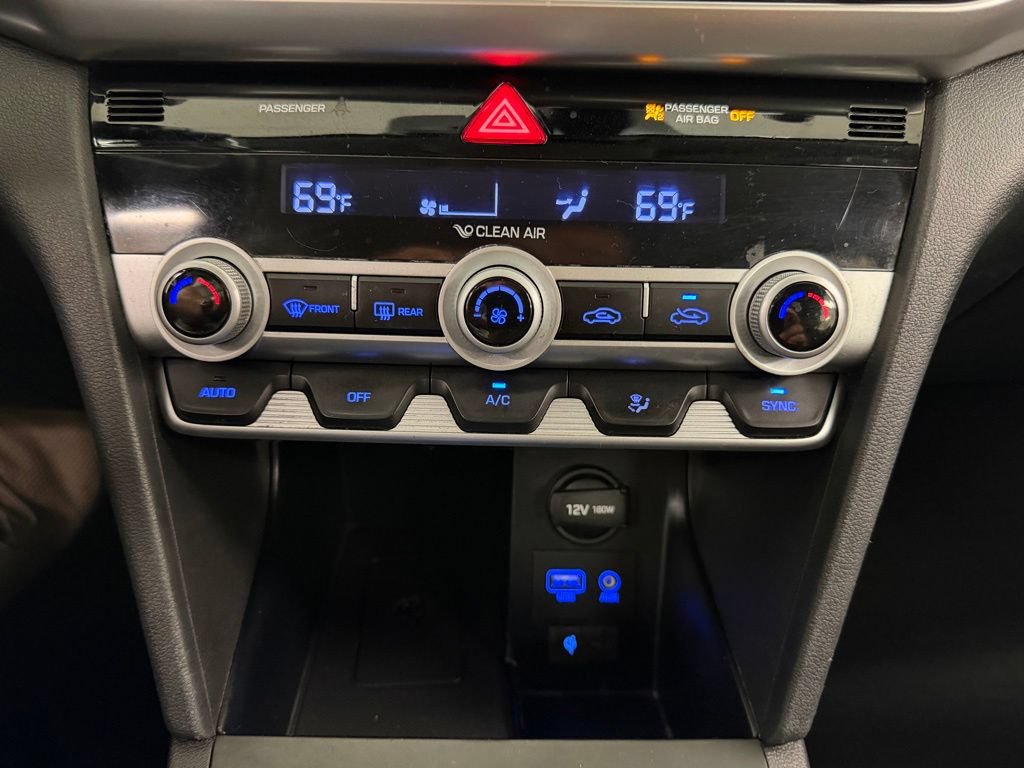 Used 2020 Hyundai Elantra Limited w/ Cargo Package (C1) FWD image 26