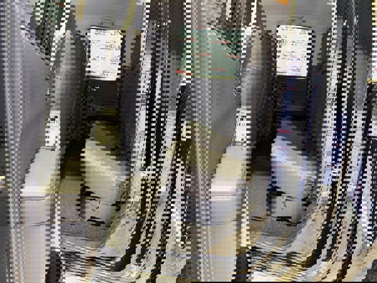 Used 2024 Nissan Frontier SV image 40