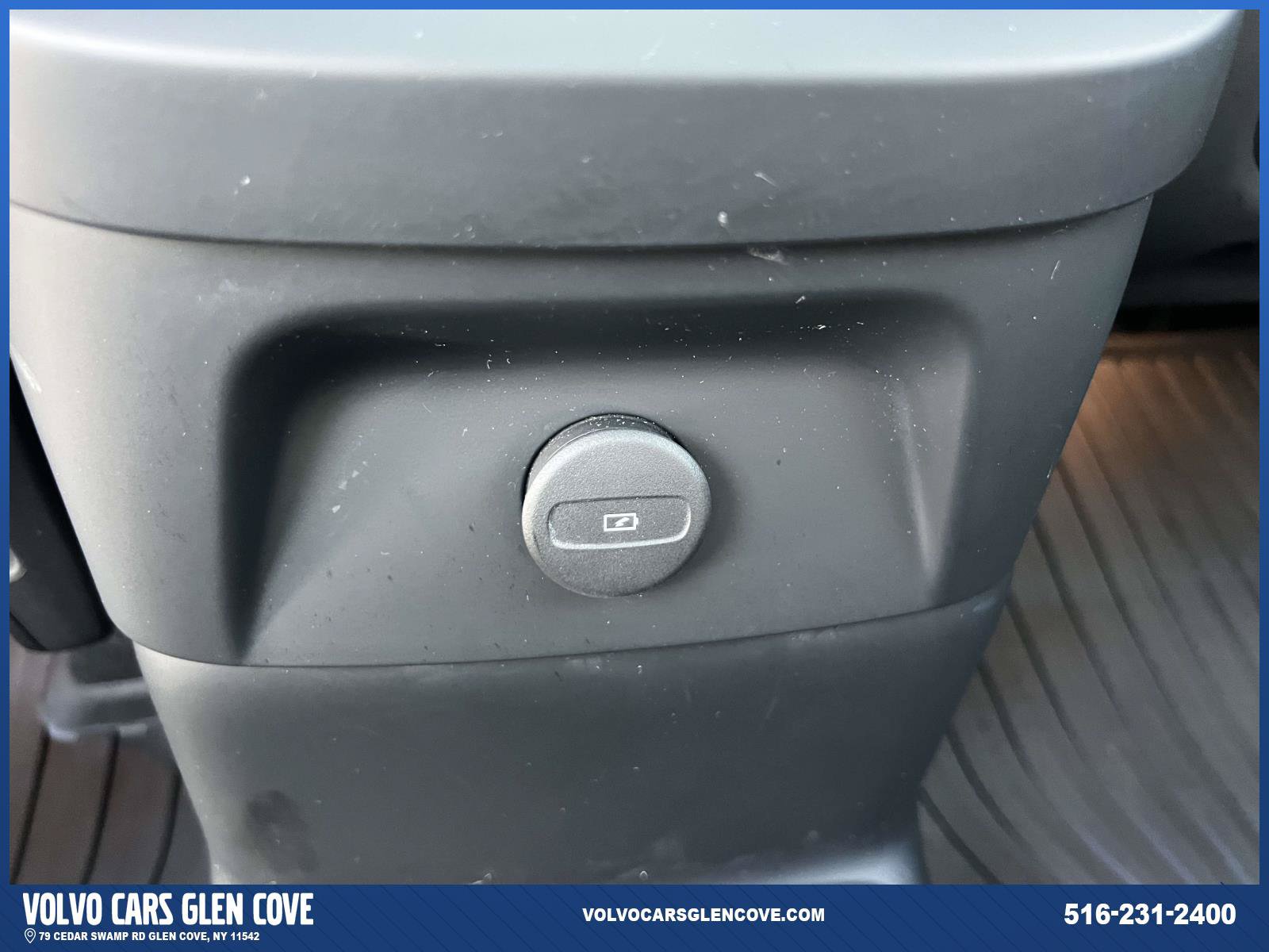 Used 2025 Volvo XC90 T8 Plus w/ Protection Package Premier AWD/4WD image 12