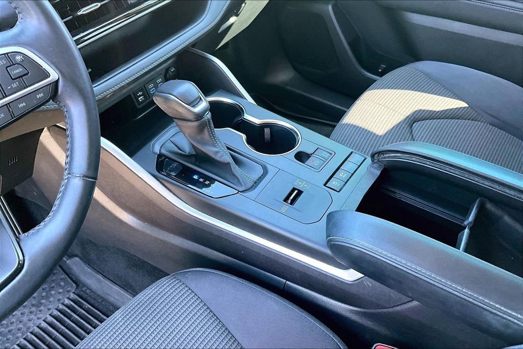 Used 2022 Toyota Highlander LE image 15