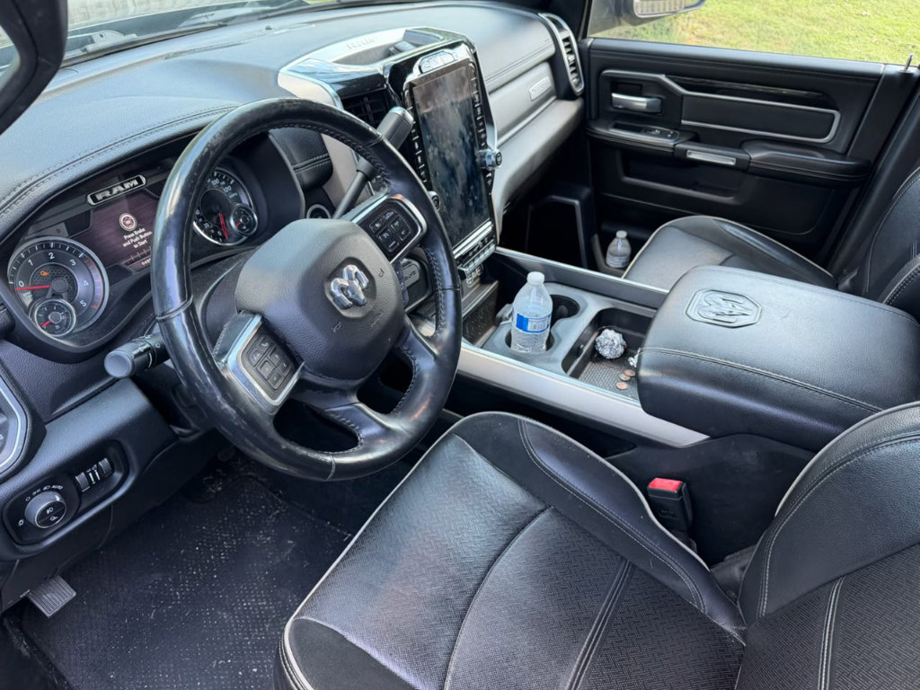 Used 2019 RAM 2500 Laramie w/ Black Appearance Package AWD/4WD image 3