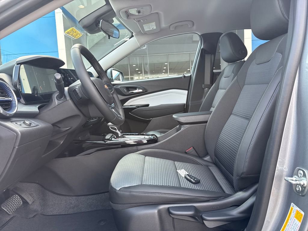 New 2026 Chevrolet Trax LT w/ Driver Confidence Package image 9