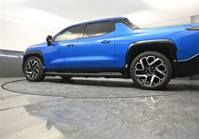 Used 2025 Chevrolet Silverado EV RST image 31