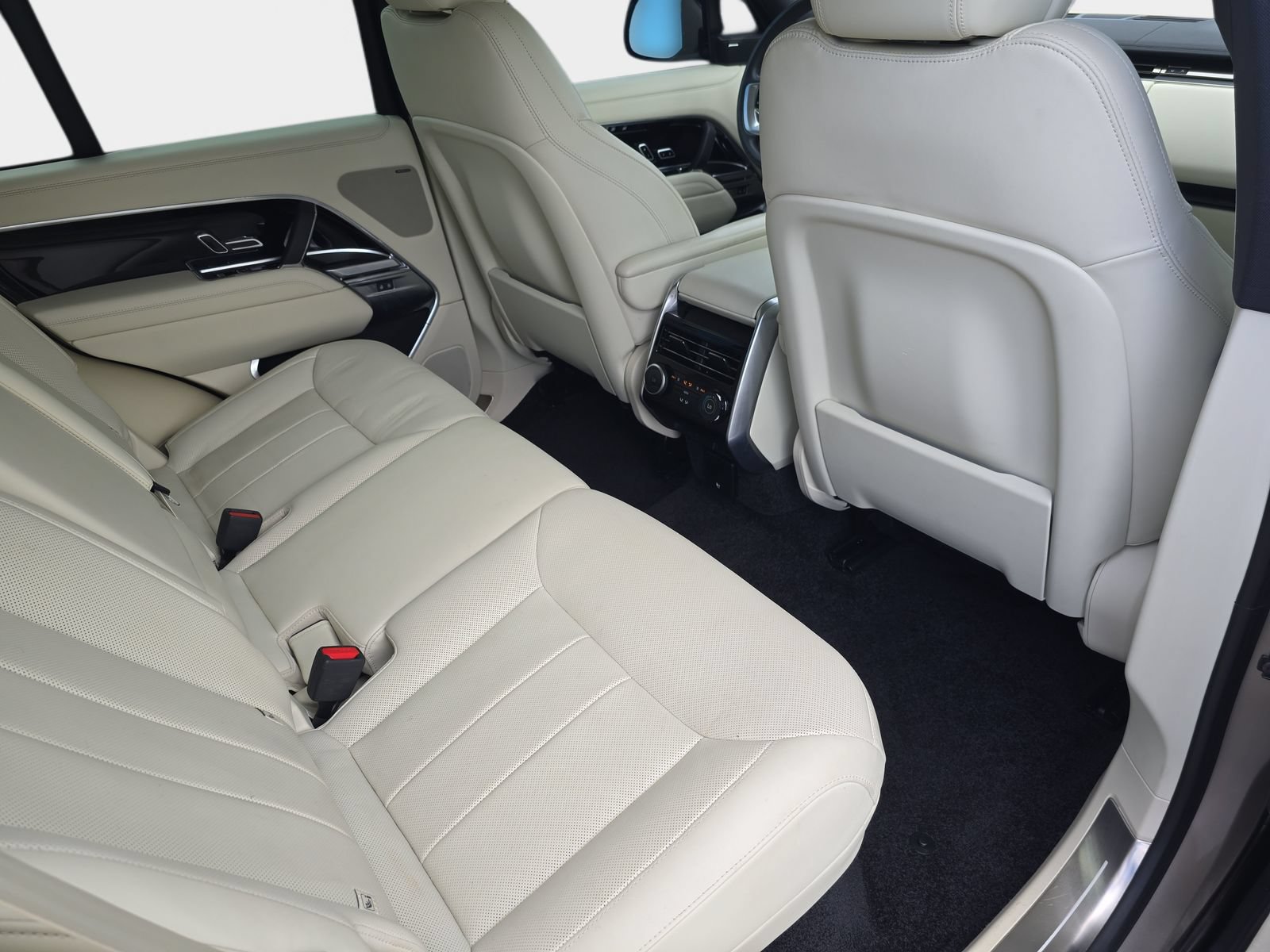 Used 2025 Land Rover Range Rover SE AWD/4WD image 12